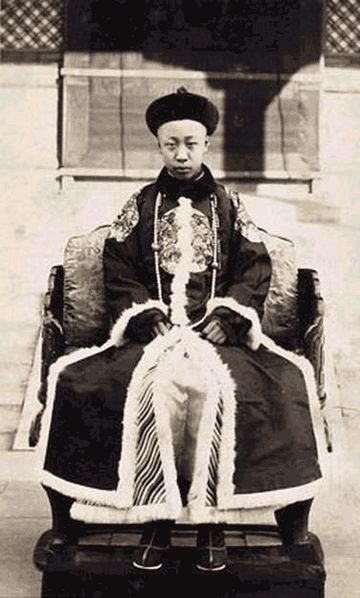 Lempereur Puyi (1906-1967), http://fr.wikipedia.org/wiki/Puyi