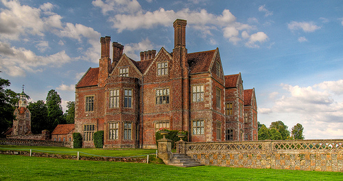  Manoir de Breamore House construit en 1583, http://www.djibnet.com/photo/breamore+house/breamore-house-in-hampshire-an-elizabethan-mansion-built-in-1583-3812185967.html